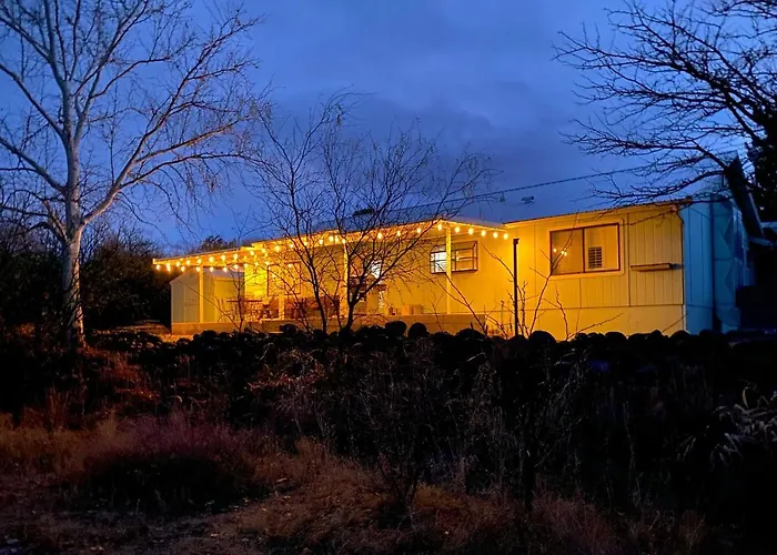 Near Hiking: Creekfront Valley Retreat Holiday home *