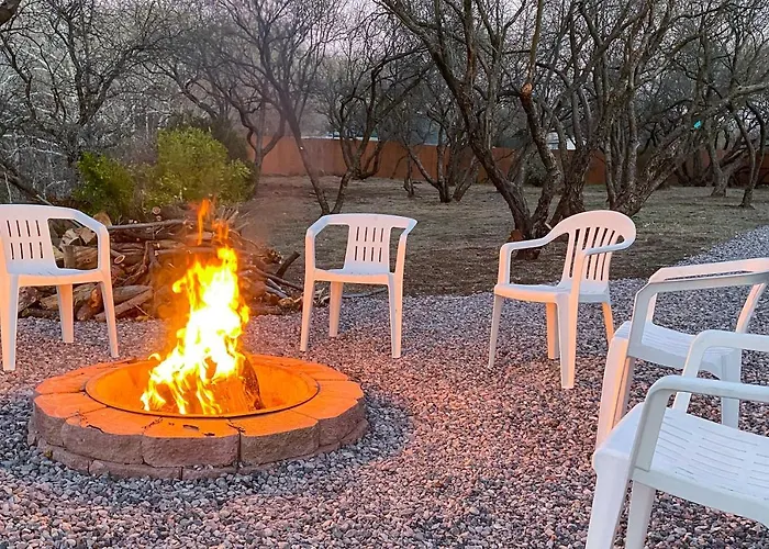 Near Hiking: Creekfront Valley Retreat Camp Verde