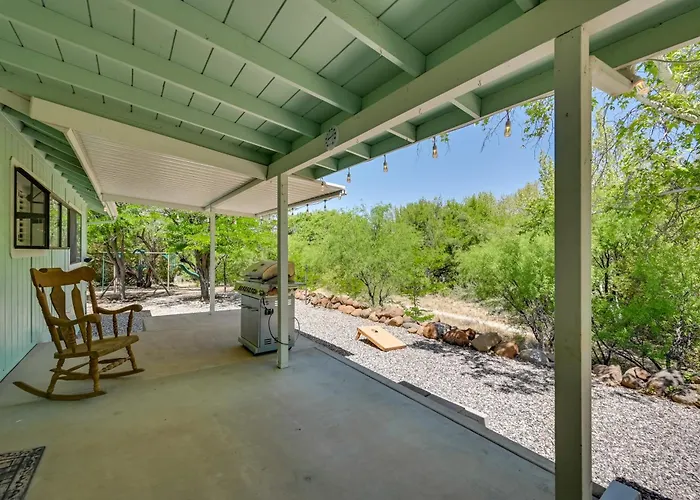 Near Hiking: Creekfront Valley Retreat *