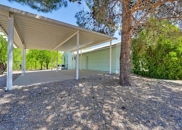 Near Hiking: Creekfront Valley Retreat Holiday home *