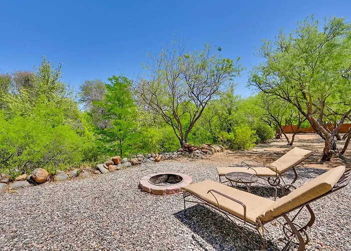 Near Hiking: Creekfront Valley Retreat