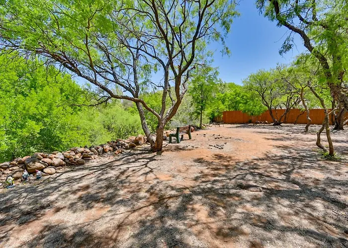 Near Hiking: Creekfront Valley Retreat *