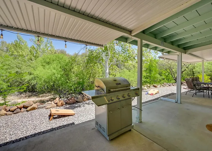 Near Hiking: Creekfront Valley Retreat Camp Verde