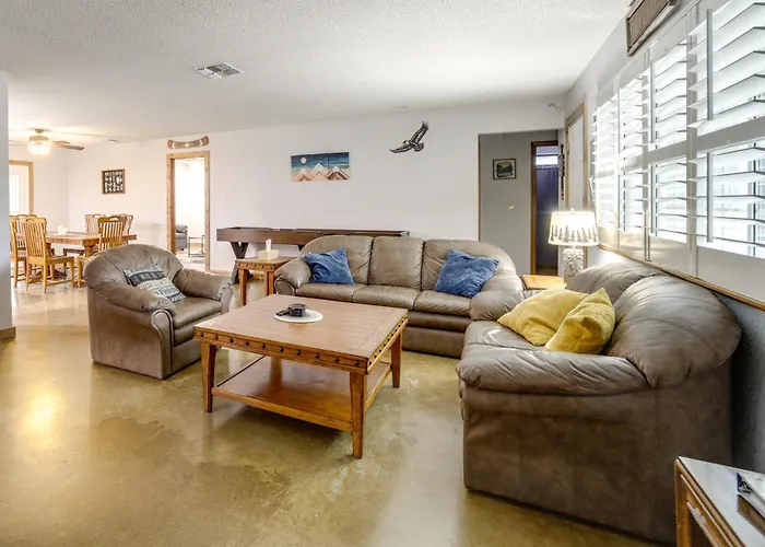 Near Hiking: Creekfront Valley Retreat Holiday home
