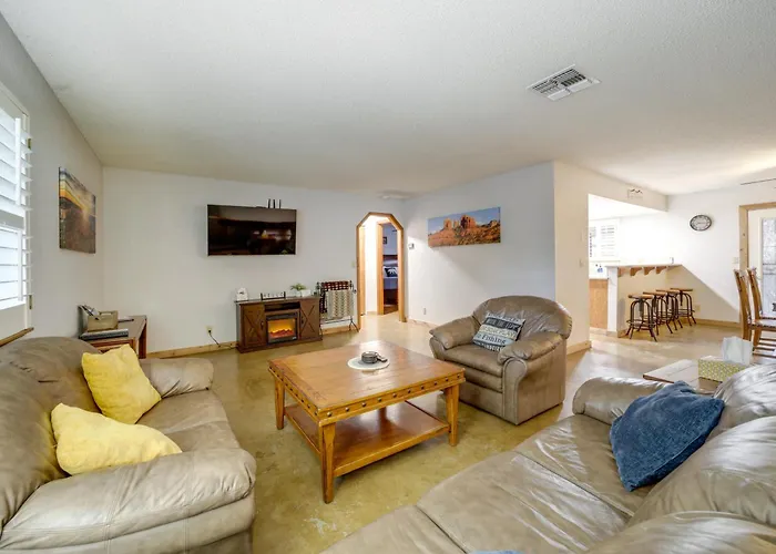 Holiday home Near Hiking: Creekfront Valley Retreat