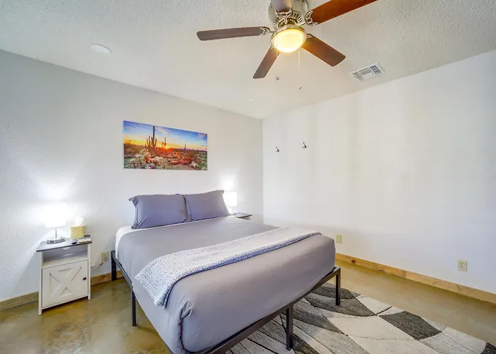 Near Hiking: Creekfront Valley Retreat Camp Verde